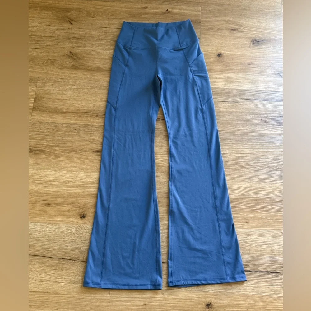 Fabletics Oasis PureLuxe High-Waisted Pocketed Kick Flare leggings- Small Short - Picture 2 of 6